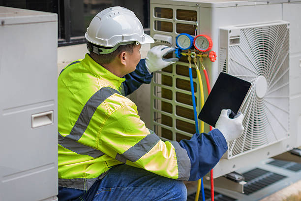 Professional Hvac technician working in Sealy, TX